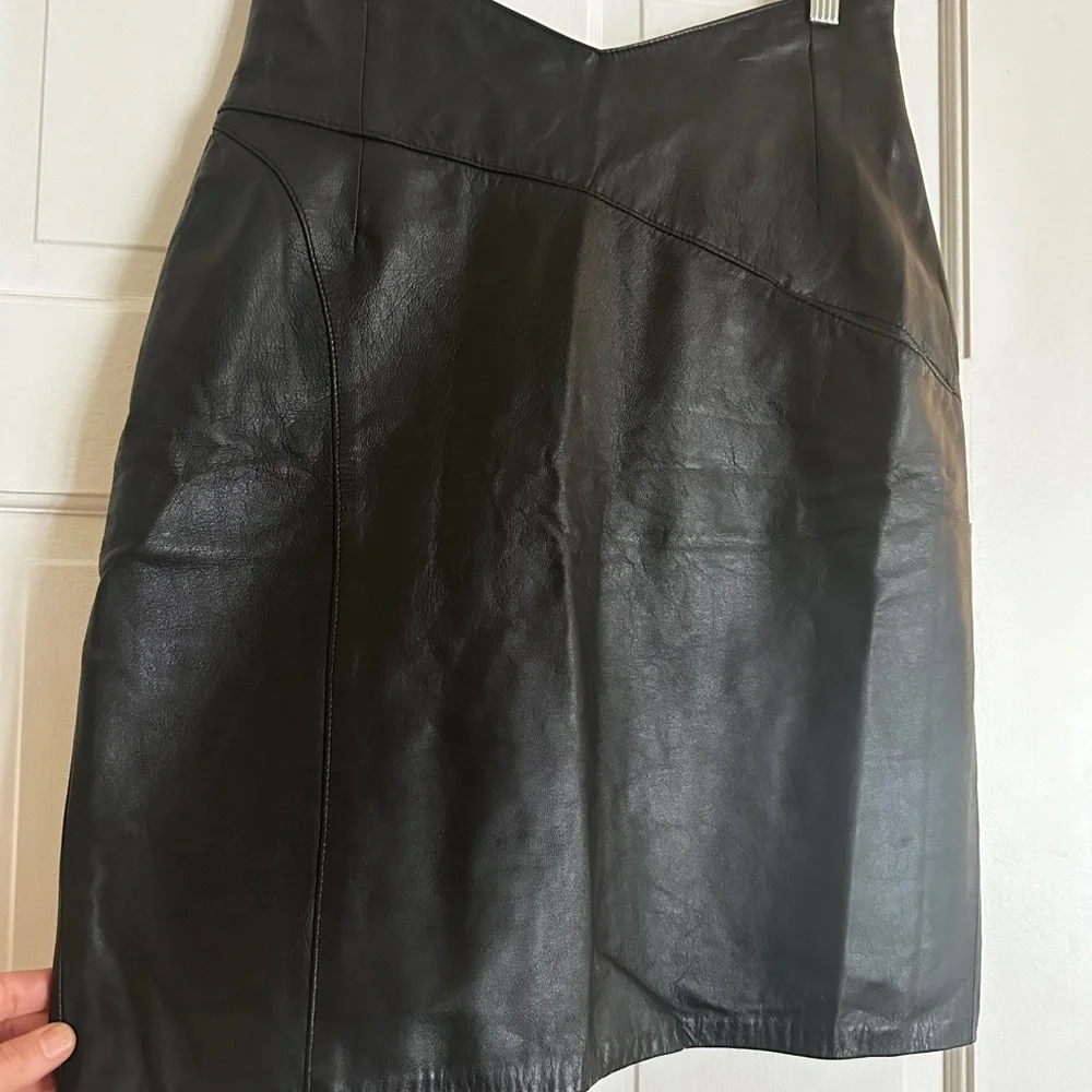 - Vintage 1980s Italian black leather skirt